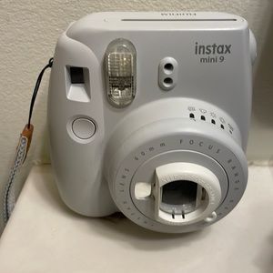 Instan mini 9 fujifilm. come with case